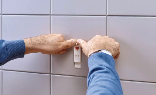 Prego adesivo ajustável TESA Powerstrips 3kg para azulejo e metal - 2 unidades