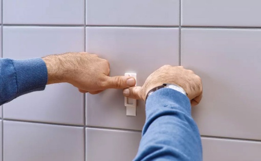 Prego adesivo ajustável TESA Powerstrips 3kg para azulejo e metal - 2 unidades