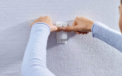 Prego adesivo TESA Powerstrips 2kg para parede pintada e estuque - 2 unidades