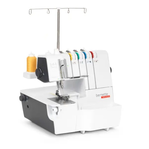 Máquina de costura BERNETTE B44