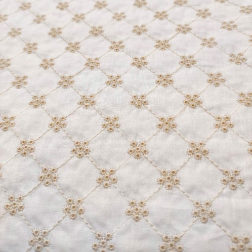 Tecido Bordado Furinhos Branco/Bege 1x1,50m