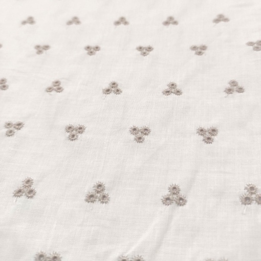 Tecido Bordado Furinhos Branco/Cinza 1x1,50m