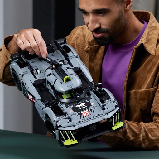 LEGO Technic Peugeot 9x8 24h Le Mans Hybrid Hypercar 42156