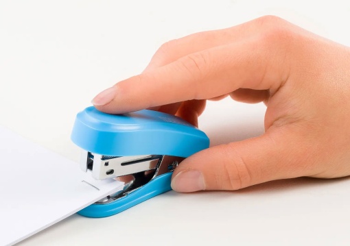 Agrafador NOVUS Mini 24/6 12 folhas Azul
