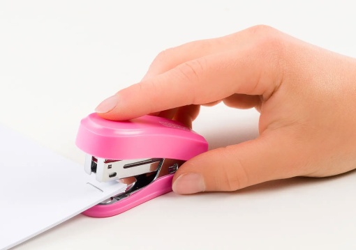 Agrafador NOVUS Mini 24/6 12 folhas Rosa