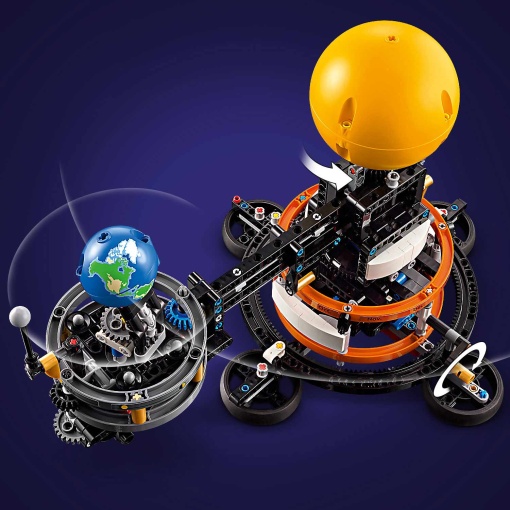 LEGO Technic Planeta Terra e Lua em Órbita 42179