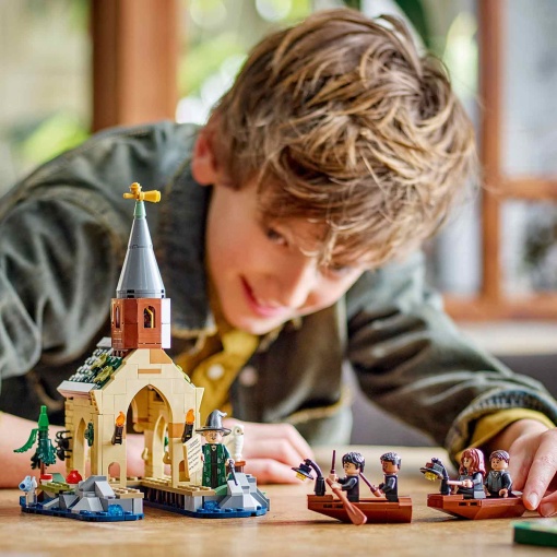 LEGO Harry Potter Casa dos Barcos do Castelo de Hogwarts 76426