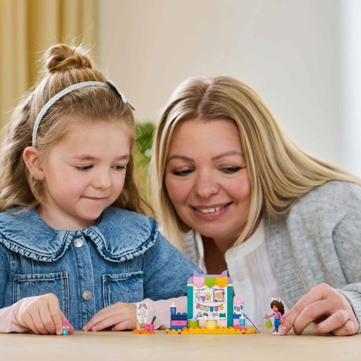LEGO Gabby's Dollhouse Artes com o Bebé Cartão 10795