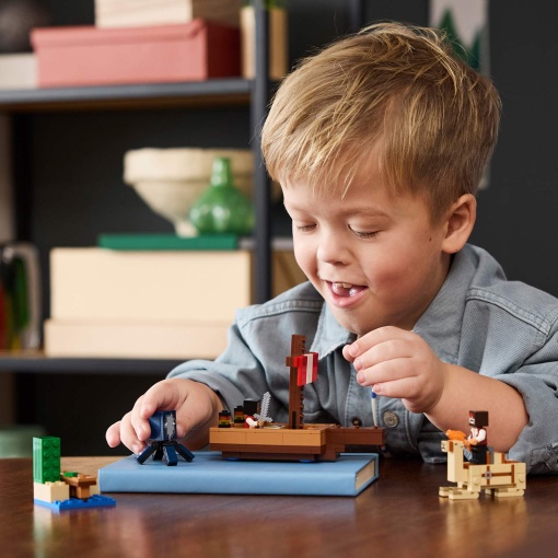 LEGO MINECRAFT A Viagem do Barco Pirata 21259
