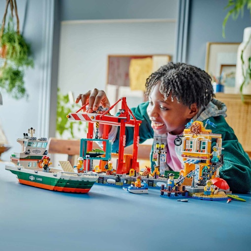 LEGO City Porto Marítimo com Navio de Carga 60422