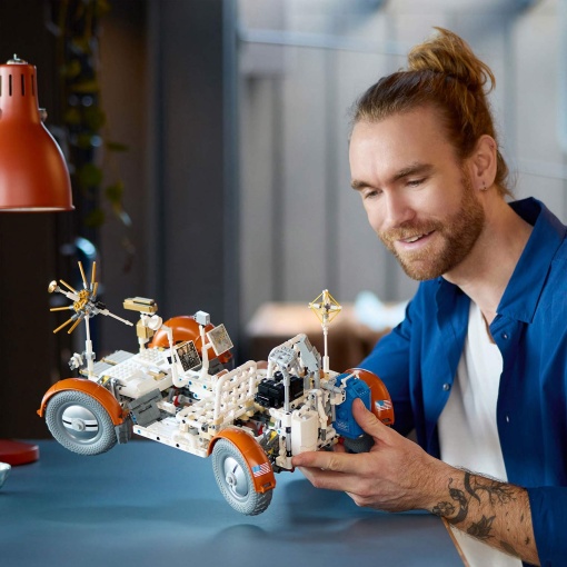 LEGO Technic Veículo de Exploração Lunar NASA Apollo - LRV 42182