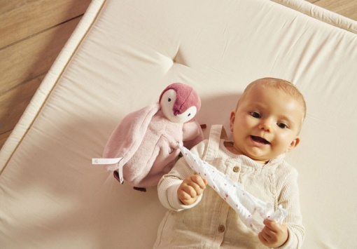 Peluche dos Beijinhos Pinguim Rosa 20cm KALOO Complices