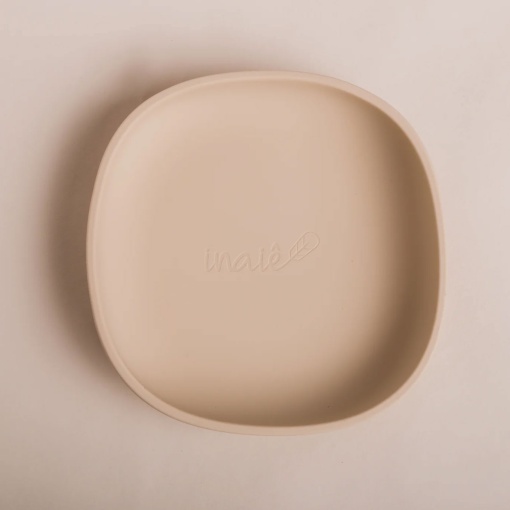Prato de silicone com base aderente bege INAIÊ