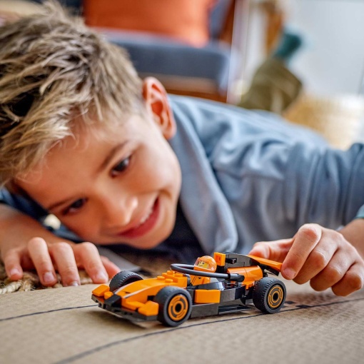 LEGO City Piloto de F1 com Carro de Corrida McLaren 60442