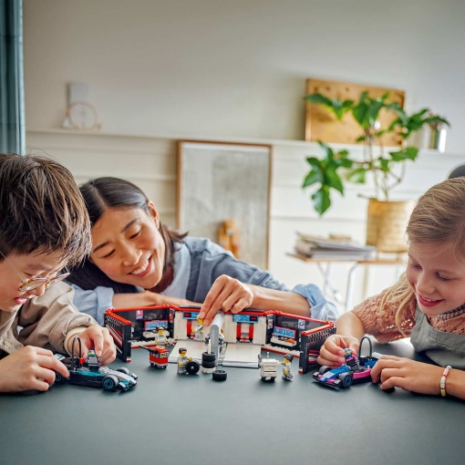 LEGO City Garagem de F1 e Carros da Mercedes-AMG e Alpine 60444