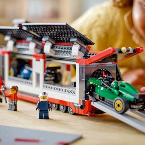 LEGO City Camião de F1 com Carros de F1 Rb20 e Amr24 60445