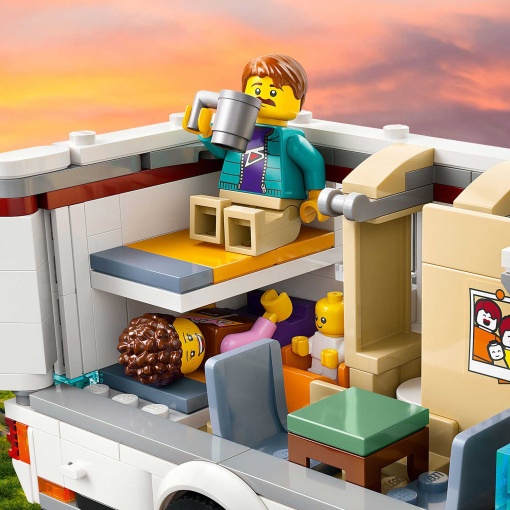 LEGO City Autocaravana para Aventuras nas Férias 60454