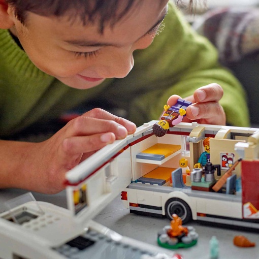 LEGO City Autocaravana para Aventuras nas Férias 60454
