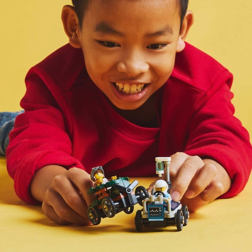 LEGO City Pack de Carros de Corrida Aeronave vs. Cama de Hospital 60459