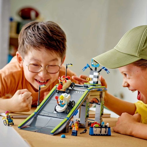 LEGO City Sem Limites: Pista com Rampa para Carros de Corrida 60460