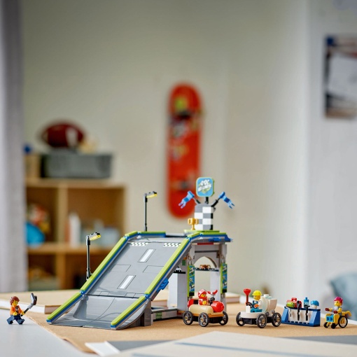 LEGO City Sem Limites: Pista com Rampa para Carros de Corrida 60460