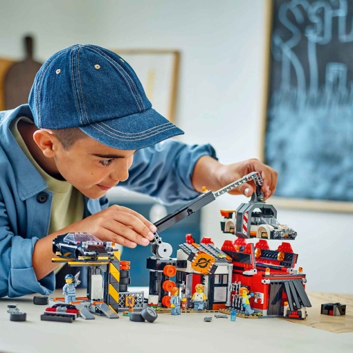 LEGO City Ferro-Velho com Carros 60472