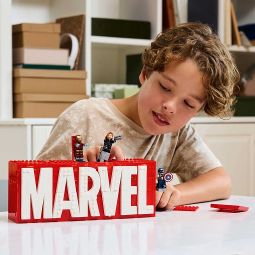 LEGO MARVEL Logótipo MARVEL e Minifiguras 76313