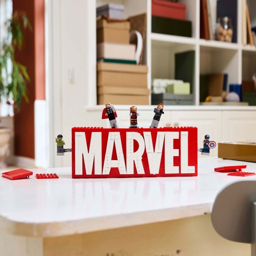 LEGO MARVEL Logótipo MARVEL e Minifiguras 76313