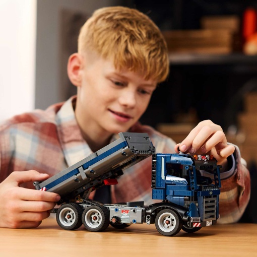 LEGO Technic Camião Basculante Inclinável 42203