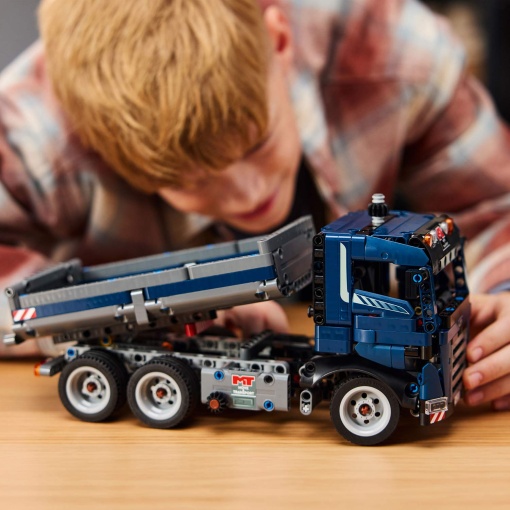 LEGO Technic Camião Basculante Inclinável 42203