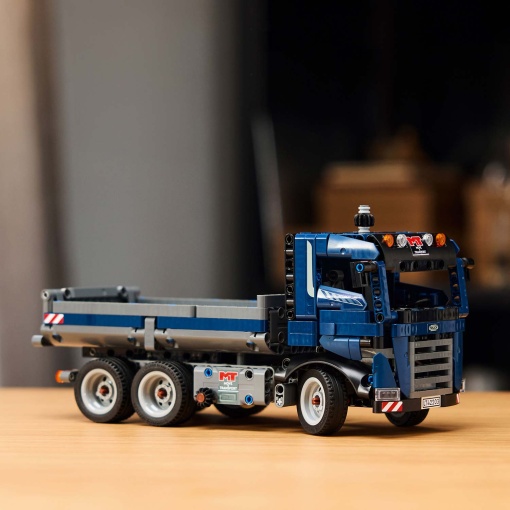 LEGO Technic Camião Basculante Inclinável 42203
