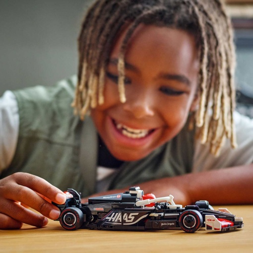LEGO Speed Champions Carro de Corrida Moneygram Haas F1 Team VF-24 77250