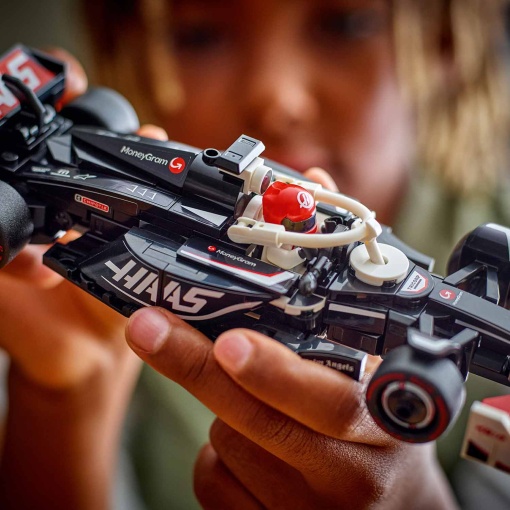 LEGO Speed Champions Carro de Corrida Moneygram Haas F1 Team VF-24 77250