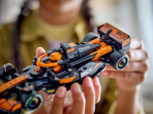 LEGO Speed Champions Carro de Corrida McLaren F1 Team MCL38 77251