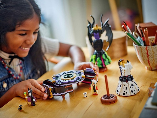 LEGO DISNEY Vestidos da Malévola e da Cruella de Vil 43262