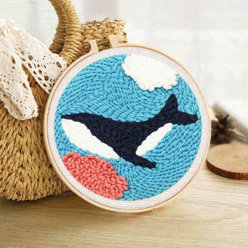 Kit Punch Needle FIGURED'ART com moldura circular 20cm orca no mar