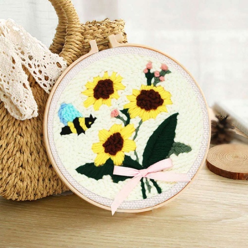 Kit Punch Needle FIGURED'ART com moldura circular 20cm uma abelha e girassóis