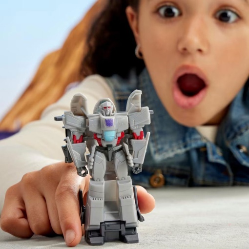 TRANSFORMERS Earthspark Megatron HASBRO
