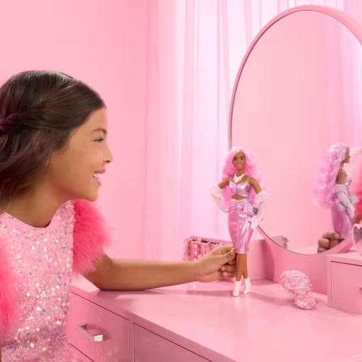 BARBIE DELUXE Style com Cabelo Rosa MATTEL