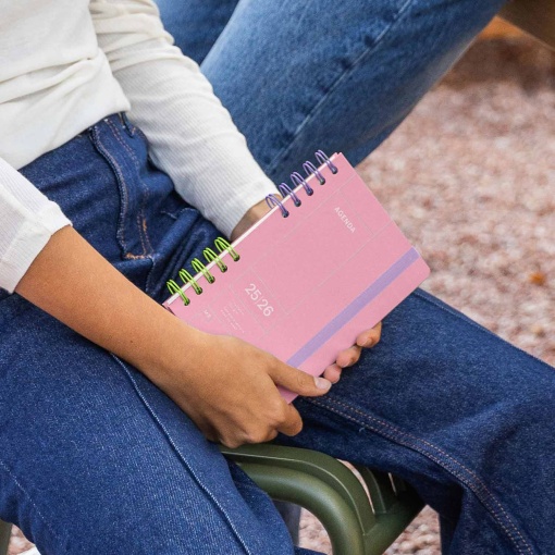 Agenda escolar diária 126x178mm 2025/26 12 meses espiral MIQUELRIUS Back to Basics Activa rosa