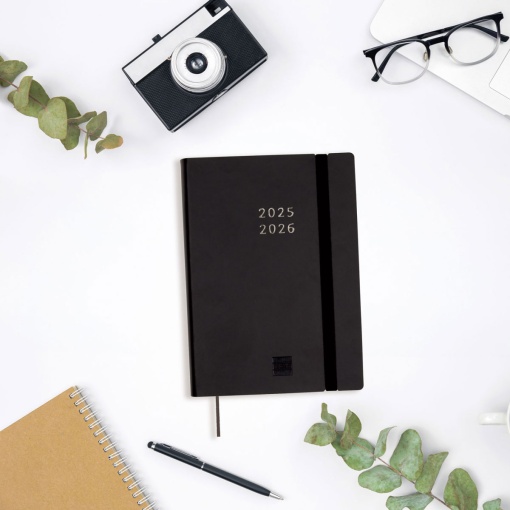 Agenda escolar diária 120x169mm 2025/26 18 meses FINOCAM Mara negro com elástico