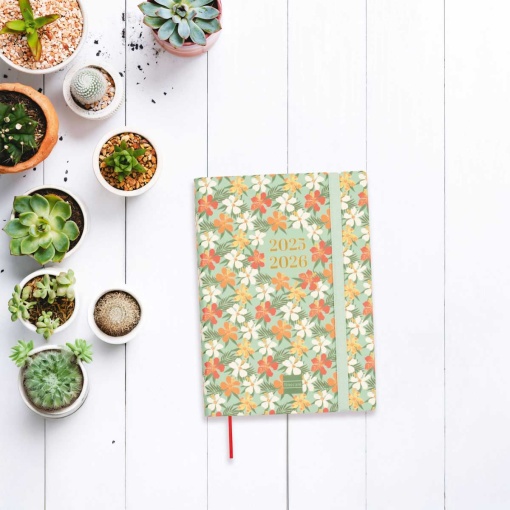 Agenda escolar diária 120x169mm 2025/26 18 meses FINOCAM Mara Daisy com elástico