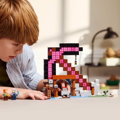 LEGO Minecraft A Mina Picareta 21277