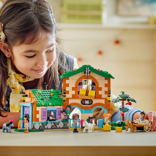 LEGO Friends Rancho e Estábulo de Póneis 42654