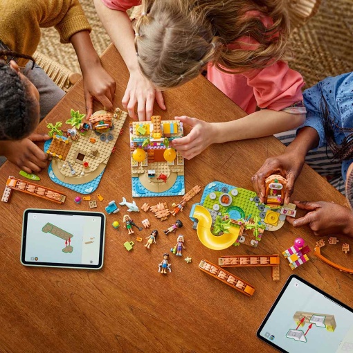 LEGO Friends Resort de Praia de Férias em Família 42673