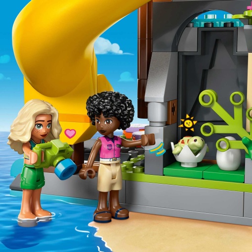 LEGO Friends Resort de Praia de Férias em Família 42673
