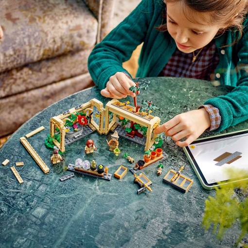 LEGO Harry Potter O Castelo de Hogwarts: Aula de Herbologia 76445