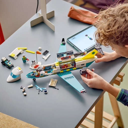 LEGO City Avião de Ambulância Aérea de Emergência 60465
