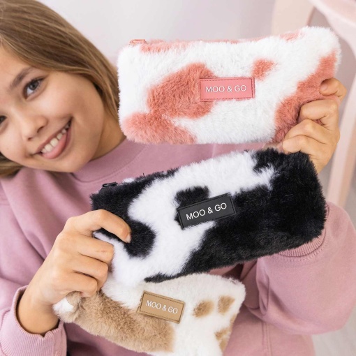 Estojo escolar de pelúcia MIQUELRIUS Moo&Go preto