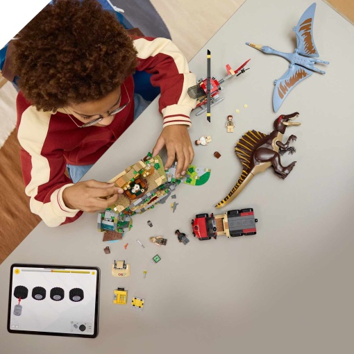 LEGO Jurassic World missão aérea com Espinossauro e Quetzalcoatlus 76976